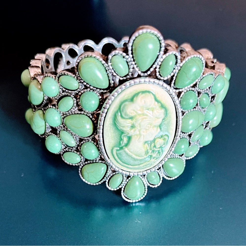 Howlite Stones Green Cameo with Silver Bracelet